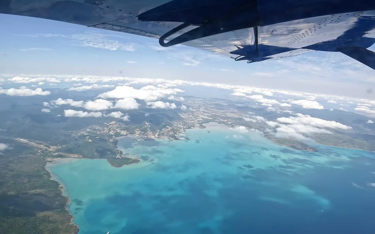 Turquoise water and green islands of the Whitsundays from the air